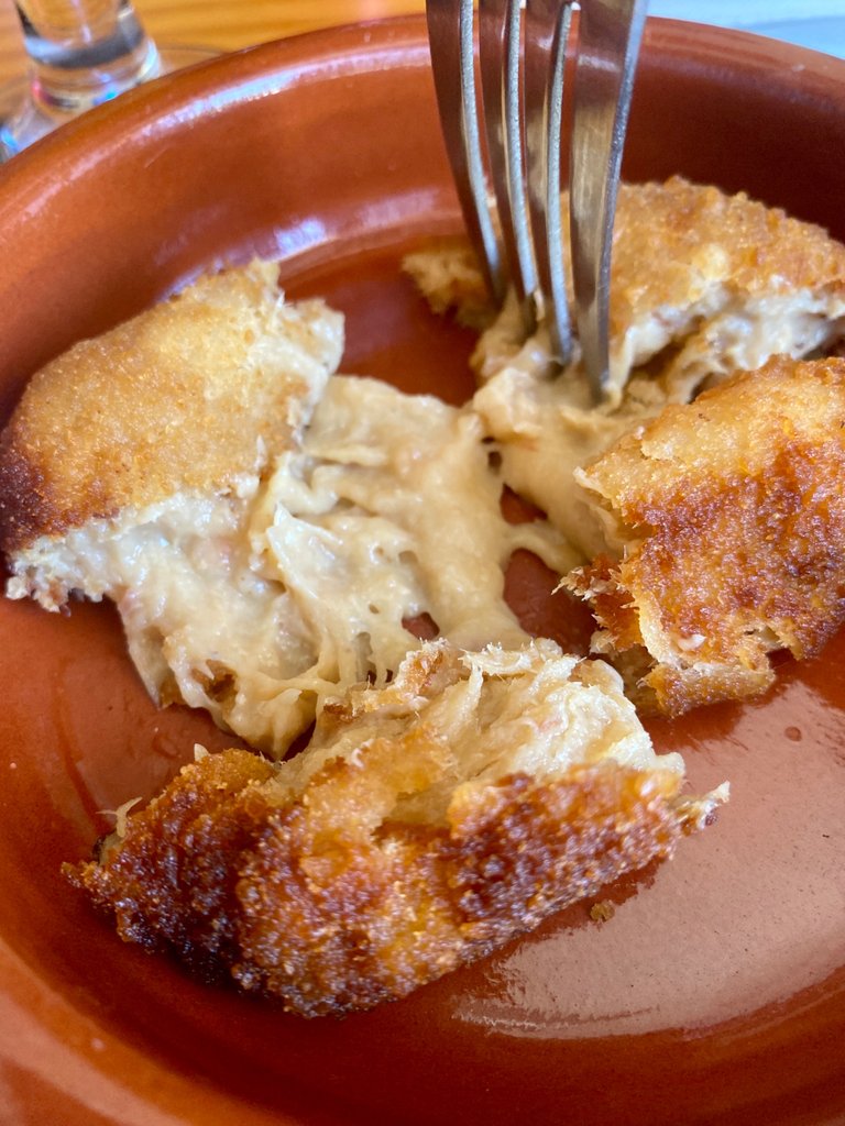 Croqueta de cocido cremosa 2,00 €
