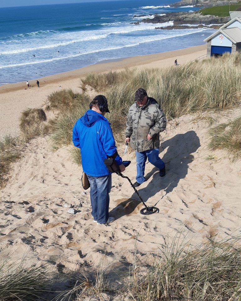 Metal Detector & Knife.jpg