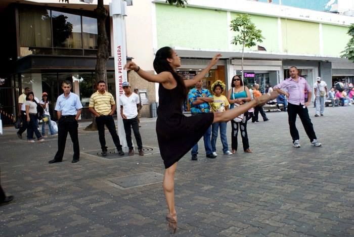 A la calle sabana grande3.jpg