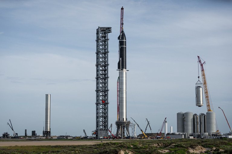 SpaceX Starship and Super Heavy, photo from SpaceX