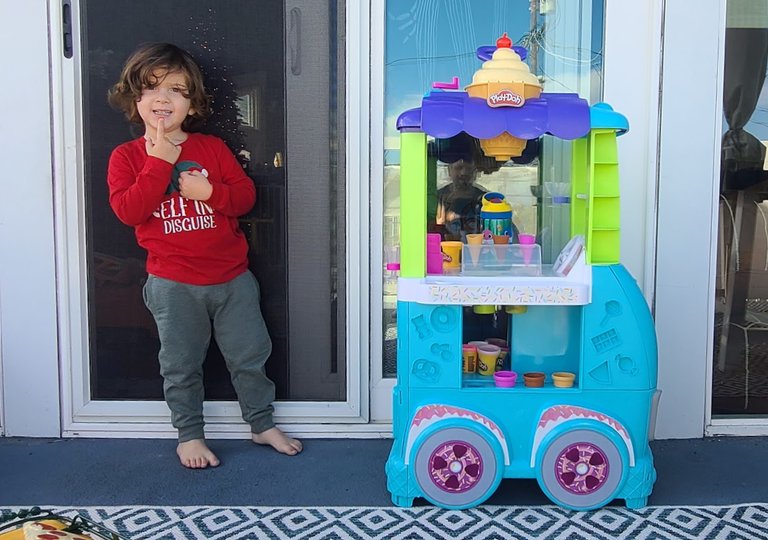 A Play-Doh Ice Cream Truck from Auntie