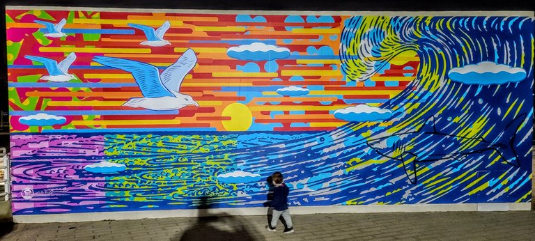 Little Ricky (@little-ricky) enjoying a mural at the aquarium located near the beach. He loves running around this area.