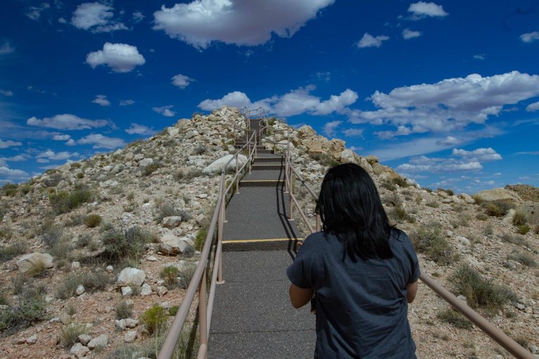 This path leads up to an even higher point to get a better overall view of the crater.