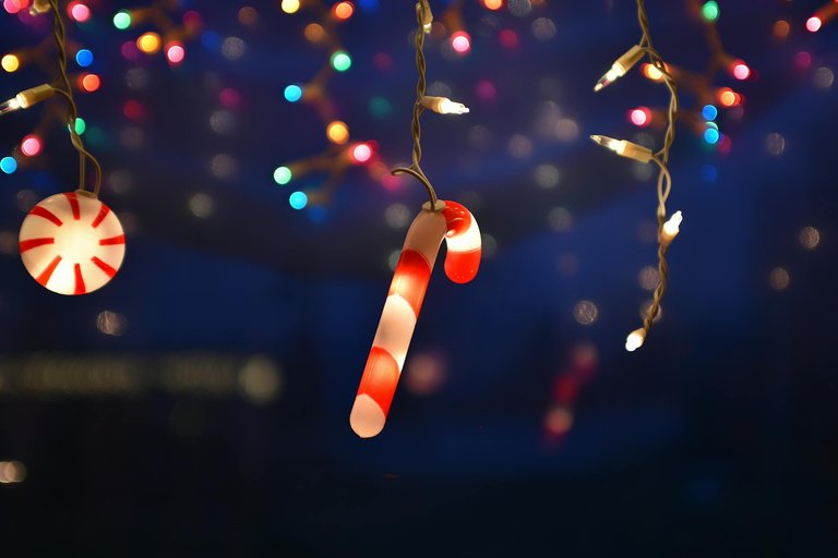 free-photo-of-festive-christmas-candy-cane-decorations-at-night.jpeg