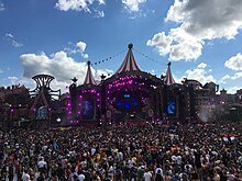 Tomorrowland_main_stage_30juillet_2017.jpg