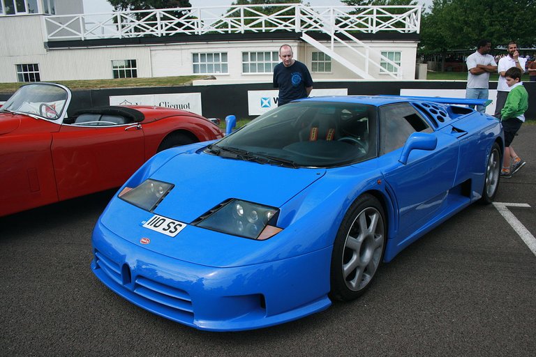 Bugatti_EB110_Wikipedia.jpg