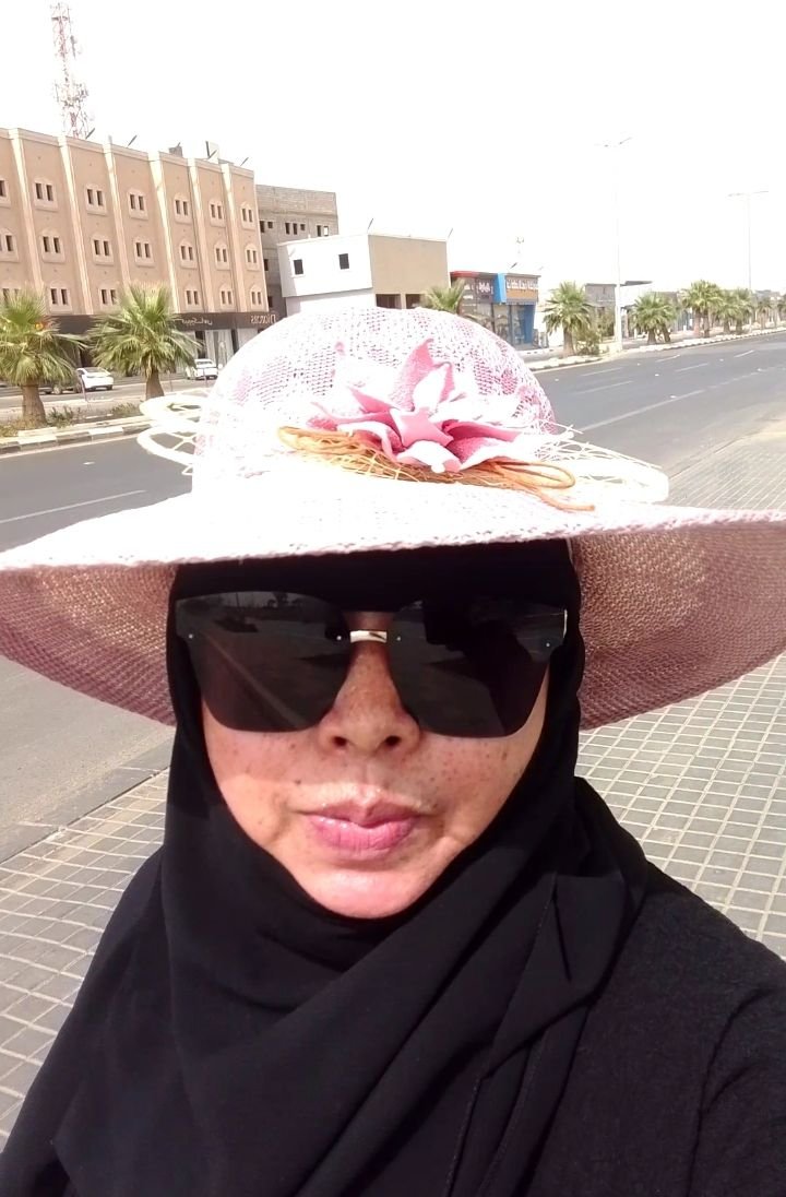 Beautiful Sunday - Waiting The Bus