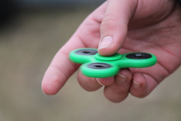 fidget-spinner-2377408_1280.jpg