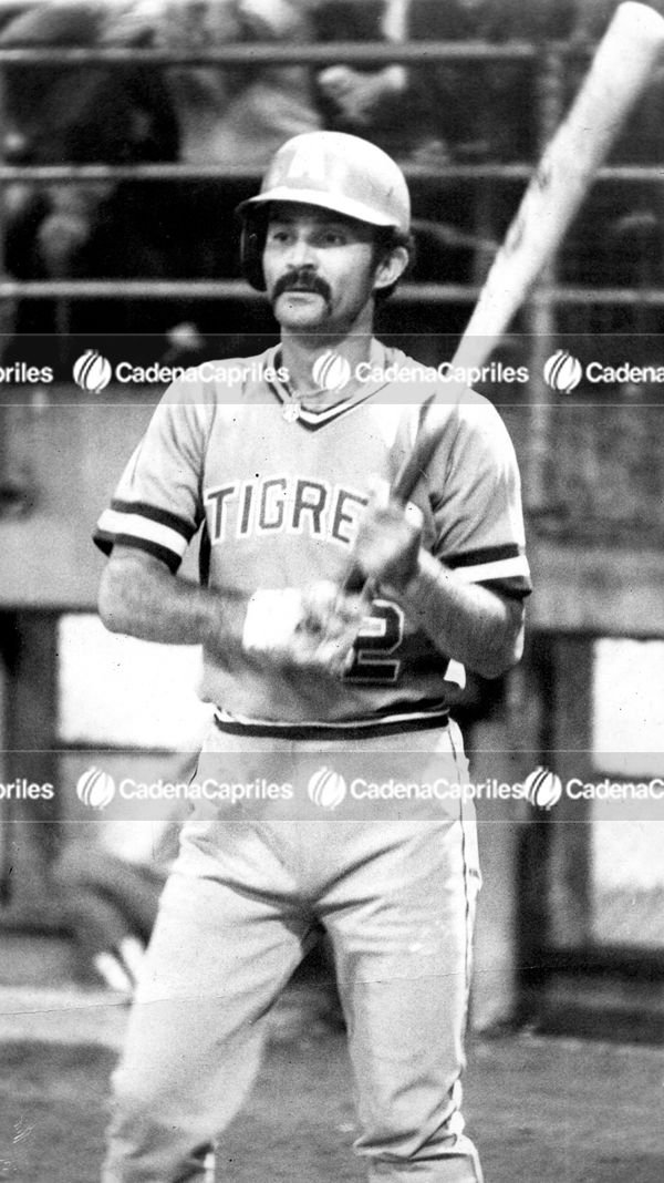 LVBP _ Víctor Davalillo con el uniforme del equipo Tigres de Aragua_ Foto_ Archivo Fotográfico_Cadena Capriles.jpeg