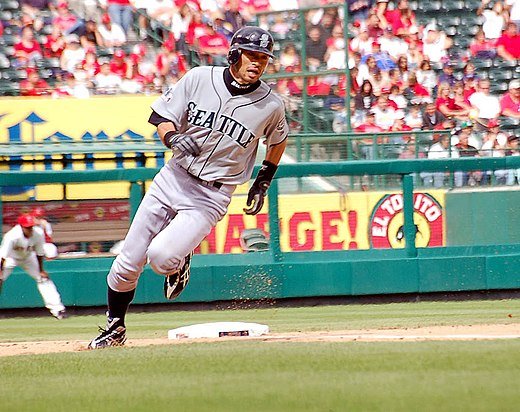 520pxSuzuki_Ichiro_runs_to_homeplate.jpg