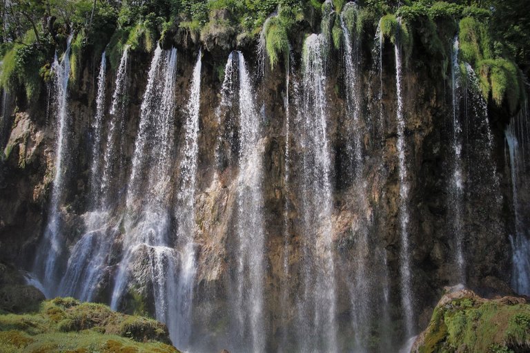 plitvice-g8494cabef_1920.jpg