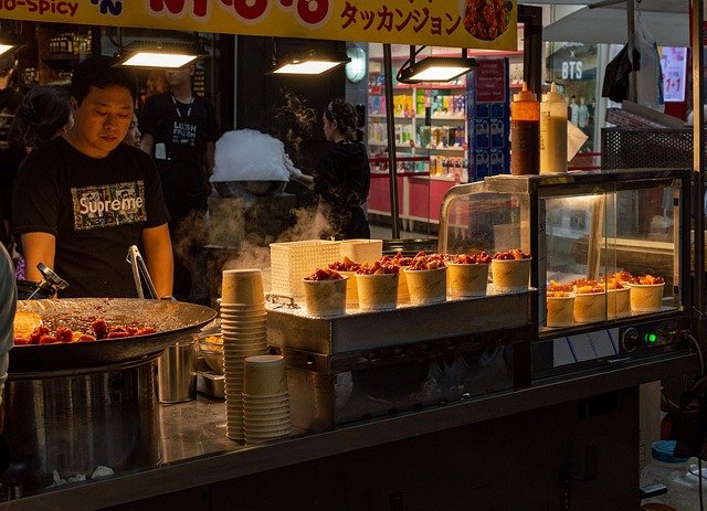 myeongdong-6201072_640.jpg