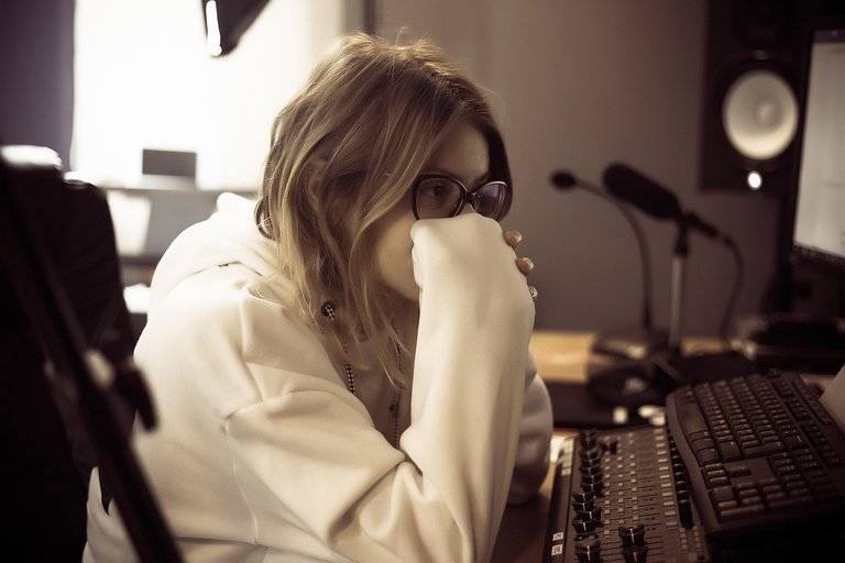 sound-engineer-4770483_1280.jpg