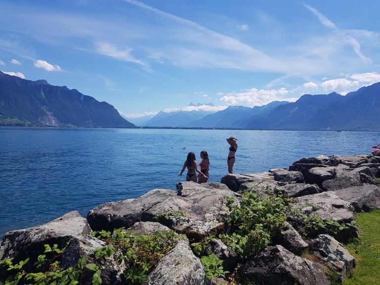 Vue sur le lac Léman, les pré-Alpes, l'entrée du Valais et les Alpes Suisses depuis Clarens