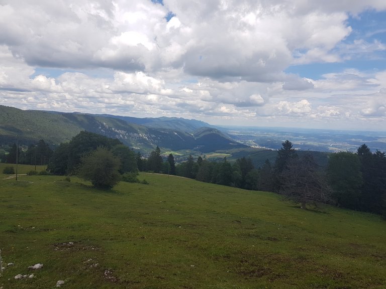 Vue sur la région de Neuchâtel depuis les pentes de ski