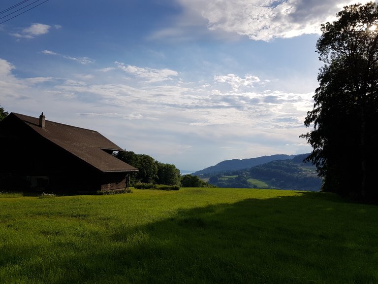 Vue sur le lac Léman, le Mont Pèlerin et la campagne depuis Chevalleyres