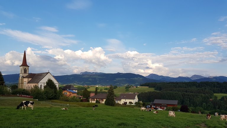 Vue sur la ville de Saint-Martin, sa campagne et la ville de Jordil depuis Saint-Martin