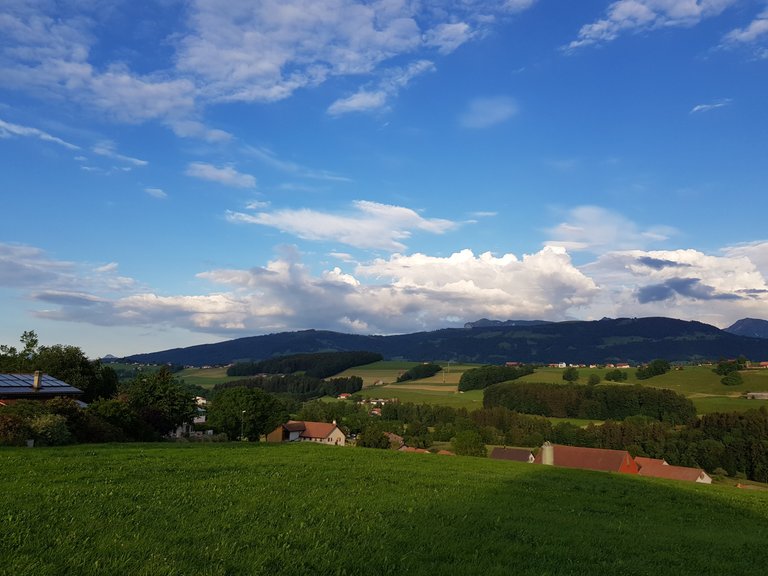 Vue sur la campagne de Saint-Martin et Jordil sepuis Saint-Martin