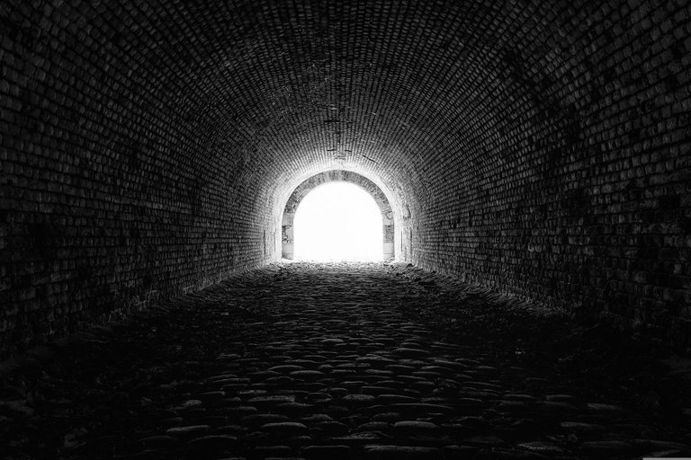 tunnel-3915169_1920.jpg