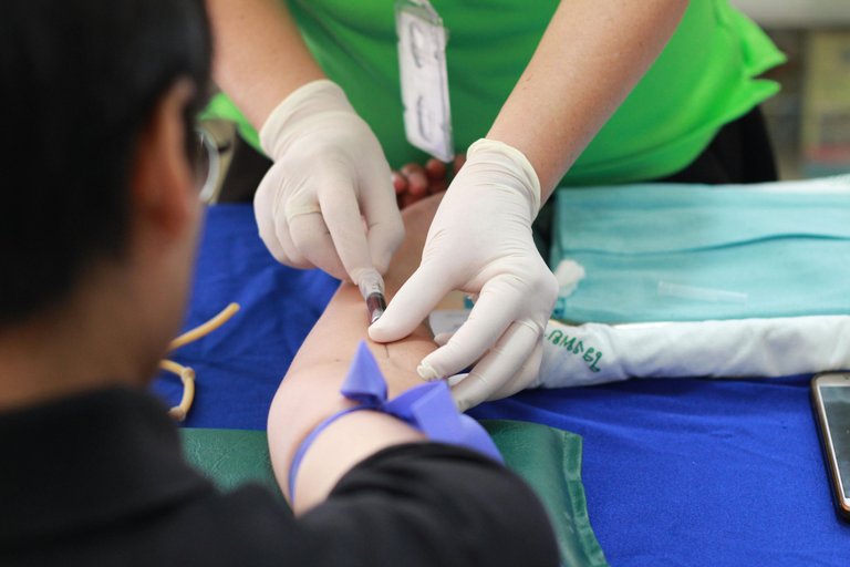 ¿Puede la mente realmente curar el cáncer? Historias reales y reflexiones. ESP/EN
