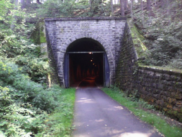 tunnel1.jpg