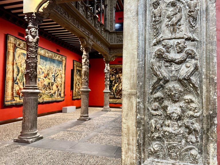 El Patio de la Infanta y sus tapices // The Courtyard of the Infanta and its tapestries