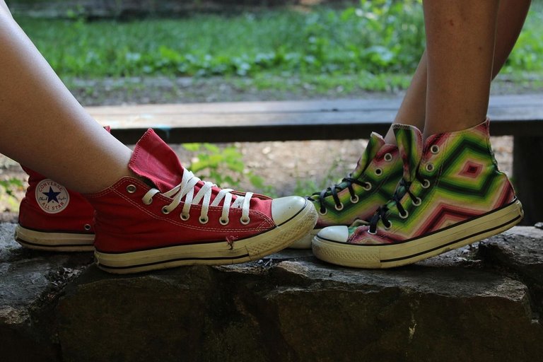 converse-1459200_1280.jpg