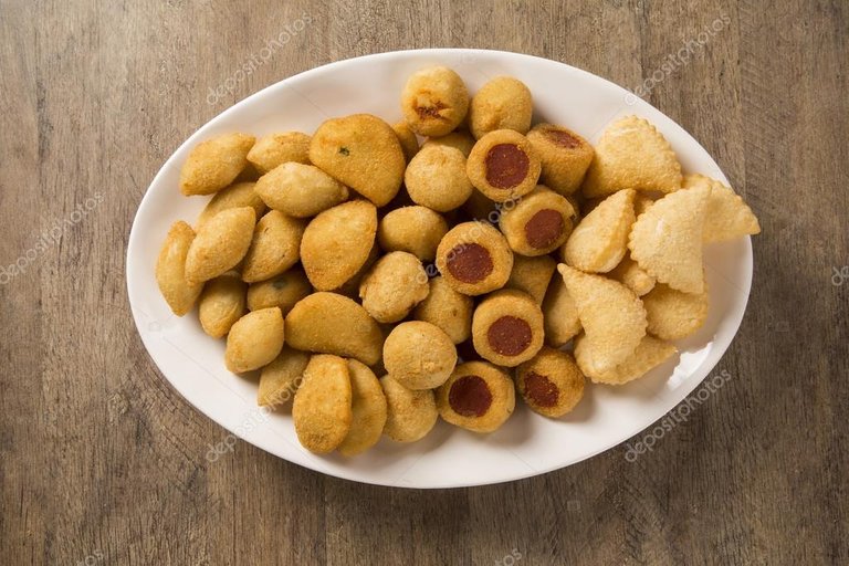 depositphotos_100339384-stock-photo-mixed-brazilian-snacks-fried.jpg