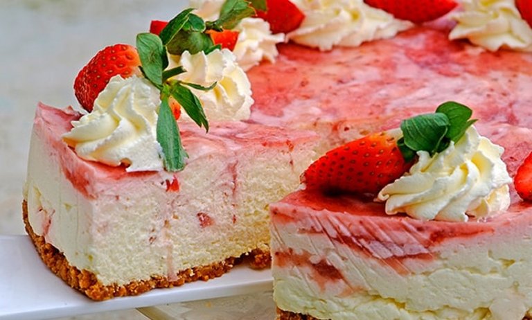 STRAWBERRYCHEESECAKE.jpg