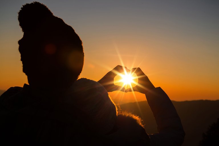 couple-love-backlight-silhouette-hill-sunset-time.jpg