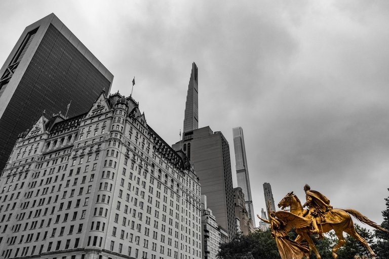 20230603_DSC04271_NY_Plaza_Color_splash.JPG