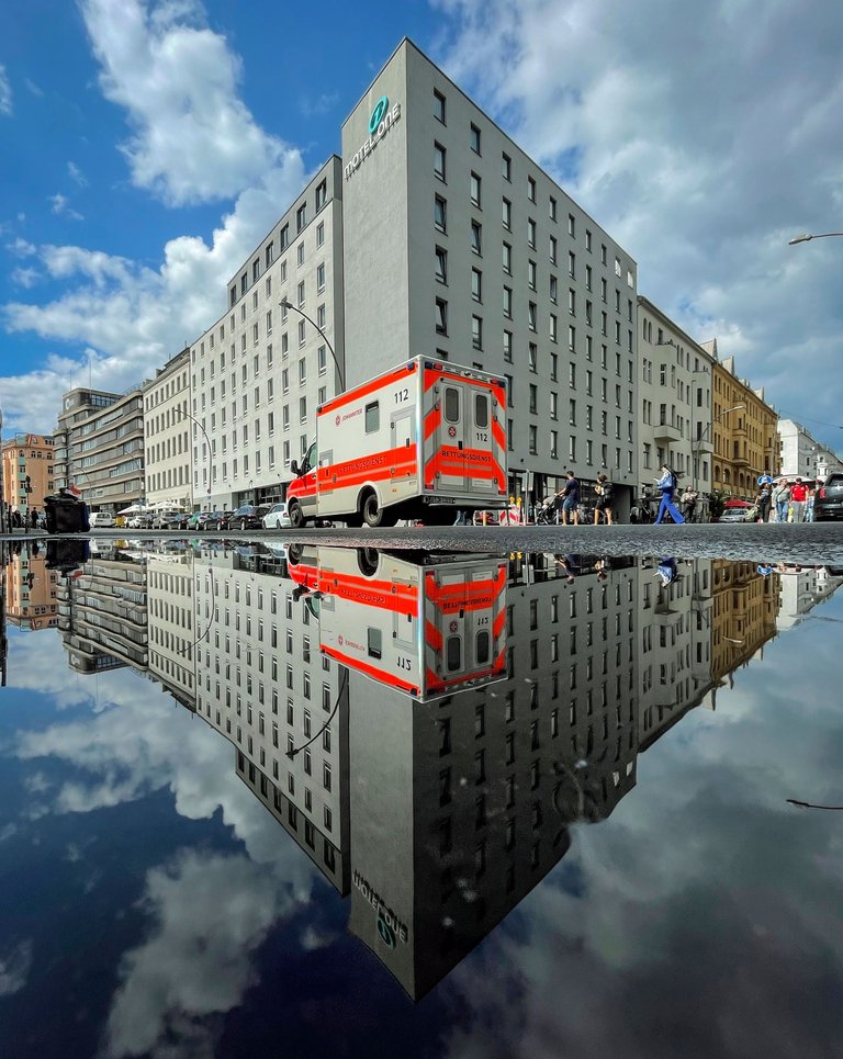 IMG_4950_Reflection_Ambulance_Berlin.jpg