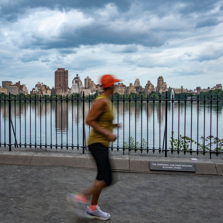 20230606_DSC04594_NYC_Running_Track_1x1.jpg