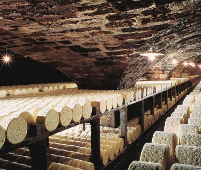 the-2-million-square-foot-kraft-cheese-caves-under-v0-lwlit3ac3pw81.jpg