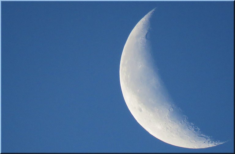 close up cresent moon blue sky.JPG