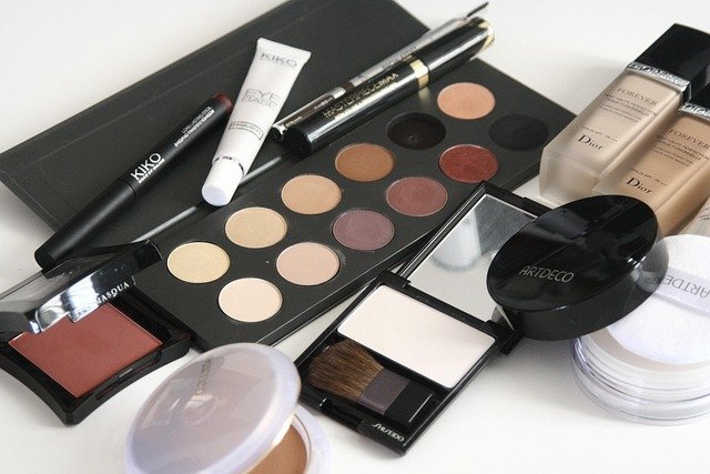 cosmetics-1063134_640.jpg