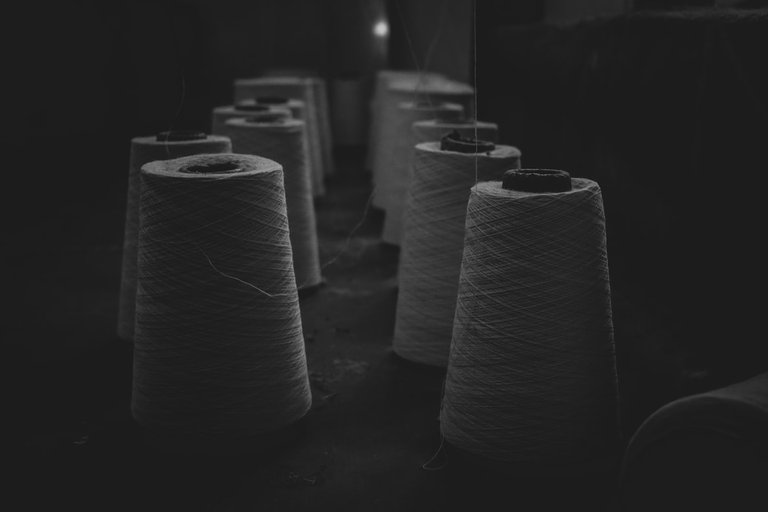 photo-1611574557210-e18bc59fd02b.jpeg