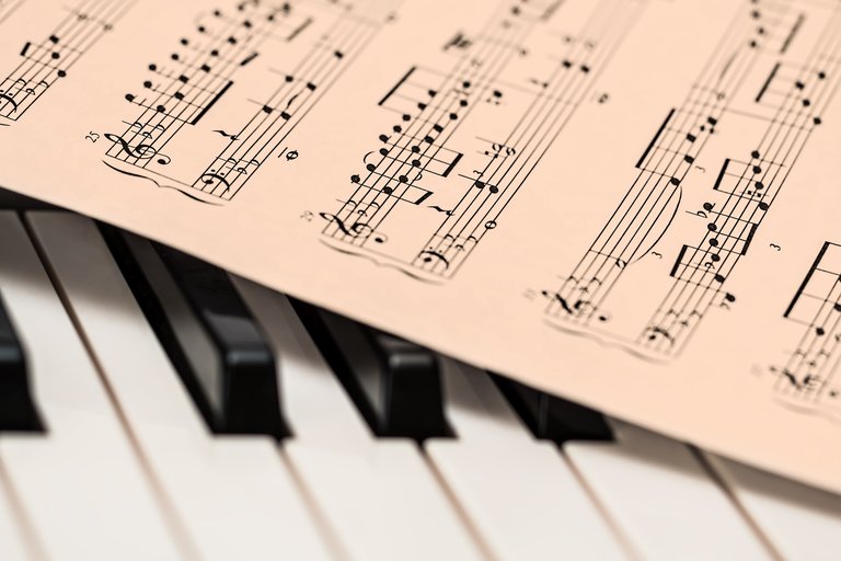 piano1655558_1920.jpg