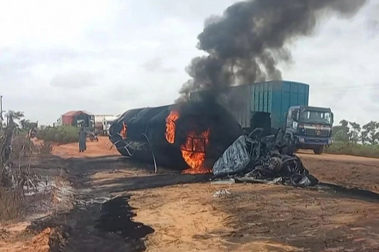 Nigeria-fuel-truck.jpg