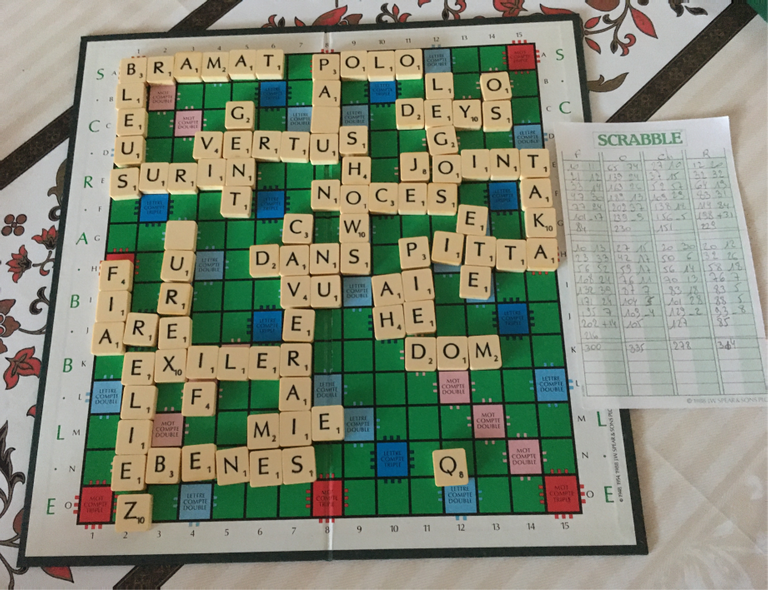 Ca aide beaucoup le scrabble, pour l'orthographe!