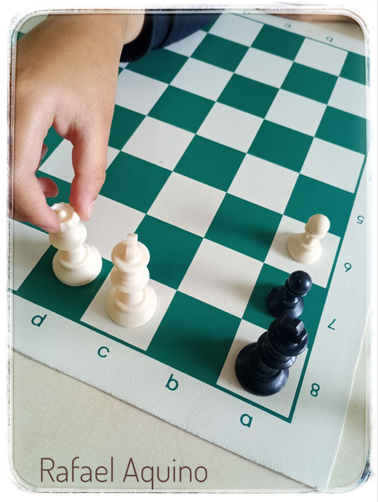 Chess is learned by playing / El ajedrez se aprende jugando