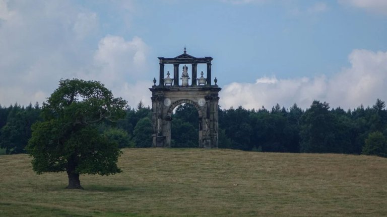Monument Arch.jpg