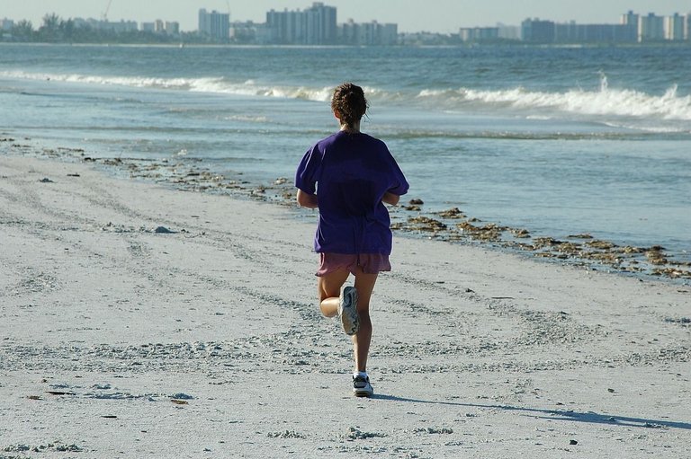 woman-jogger-1678716_1280.jpg