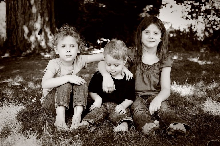 three-kids-6217517_1280.jpg