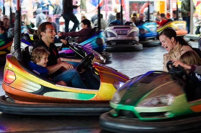 bumper-car-2369930_640.jpg