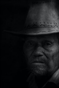 fotografía de hombre anciano