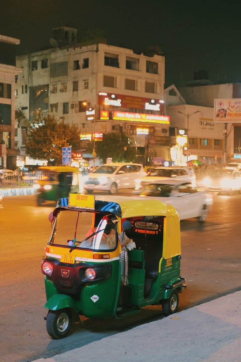 ravi-sharma-tuktuk-unsplash.jpg