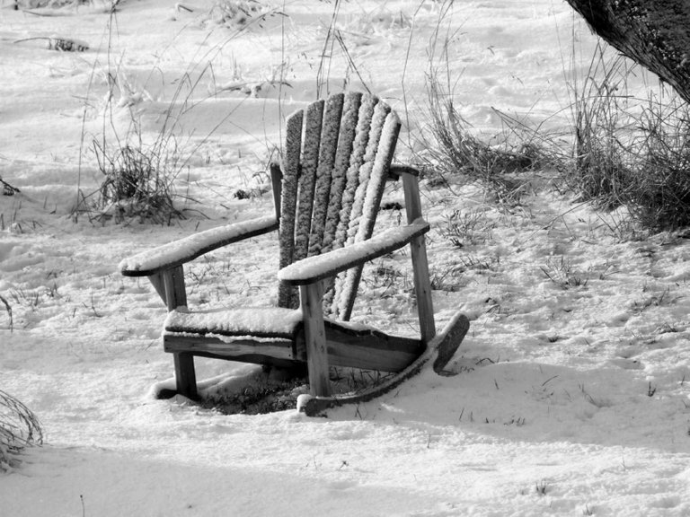 RD0031-ChairSnow.JPG