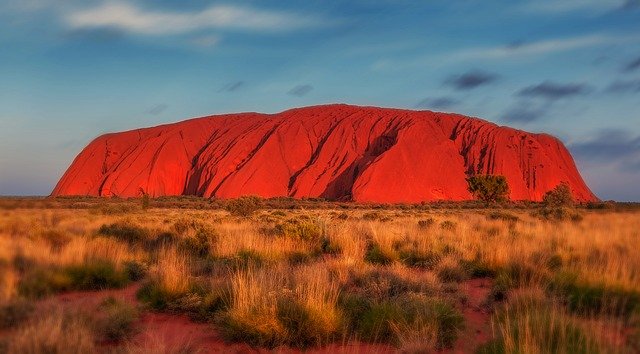 uluru2058380_640.jpg