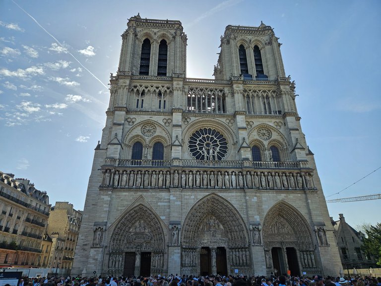 France - Strolling Through Paris: Notre Dame And The Seine